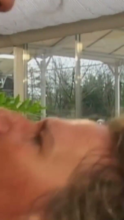 MILF excitată futută în piscină | Clip 2