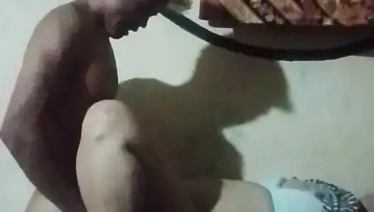 Adik tiri datang ke rumah