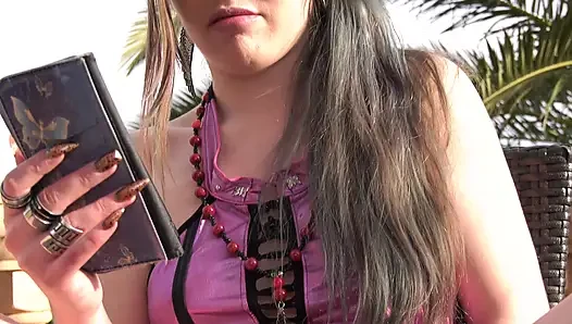 Его юная горячая подруга ждет его и позволяет себя трахнуть!