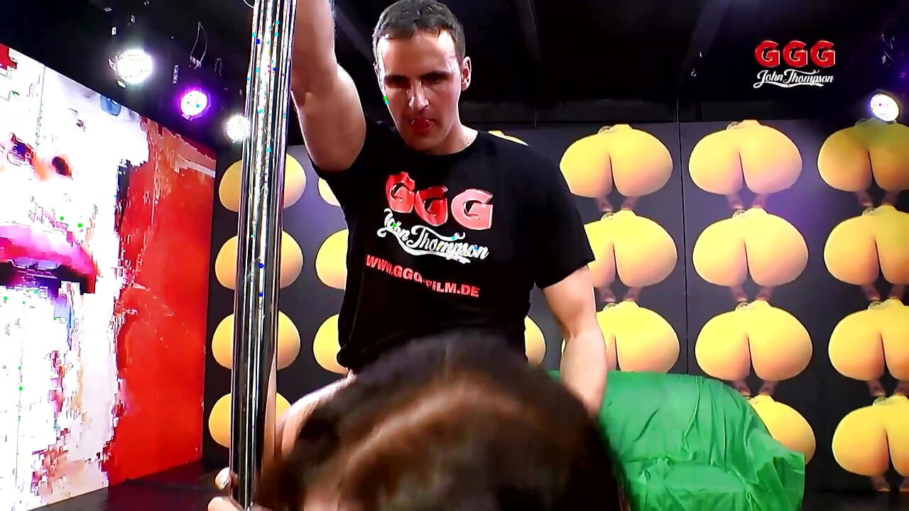 Ggg Silvia è di fretta! Arrapata scopata hardcore con sperma in faccia