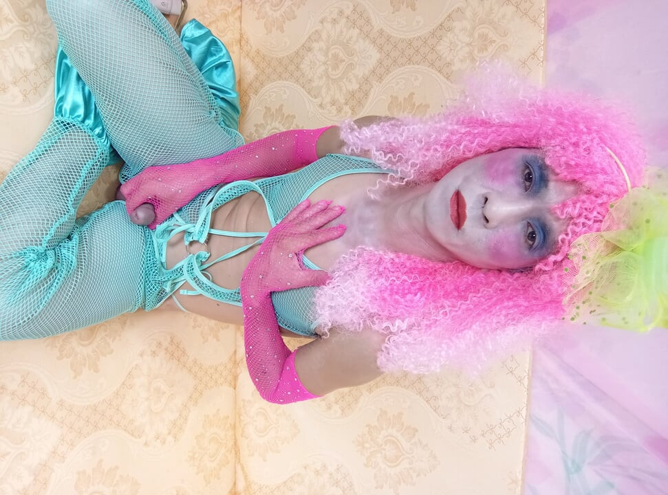 Oanh Le transgender wearing sexy clothes porn cucu too much pleasure