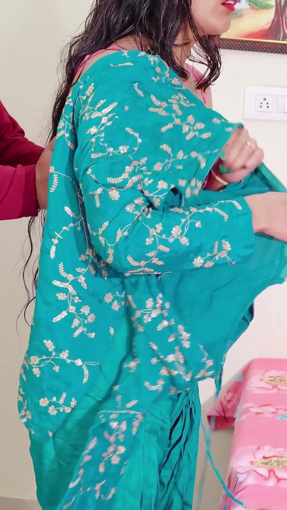 18 ani drăguța Priya haine care se schimbă merge prost când Jija Ji a venit din spate și futai dur din spate în audio hindi | Clip 1