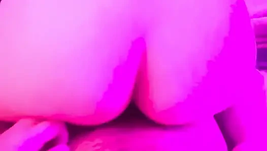 Китайская стриптизершка скачет в обратном стиле наездницы Yummy Jimmy, пока он не кончит в ее растрачанную киску