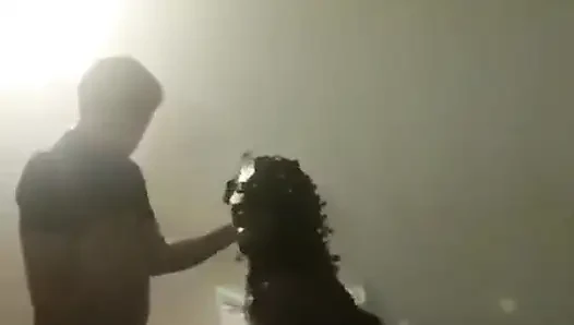 Büyük klitorisli güzel iri güzel kadın çeşitli fantezileri gerçekleştiriyor