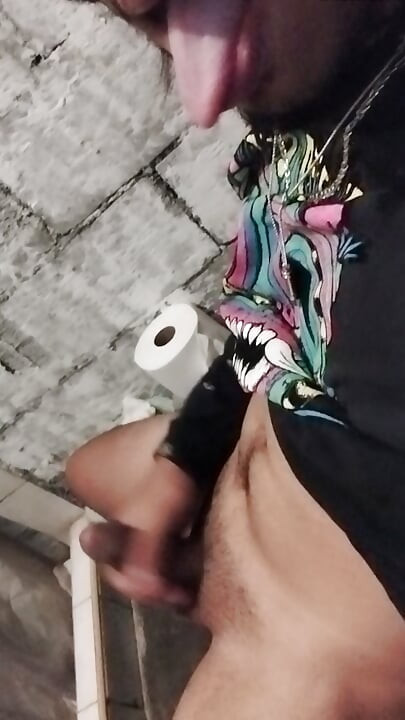 I Come to the Bathroom Because I Need to Pull It