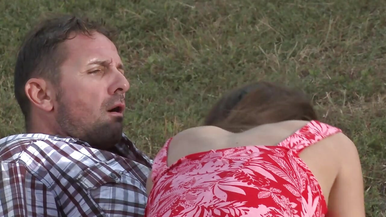 Dubur luar untuk awek bertetek besar