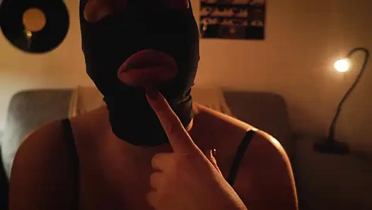 Экстремально накачиваем помпой пизду у этой покорной шлюхи. Ебля накаченной пизды.