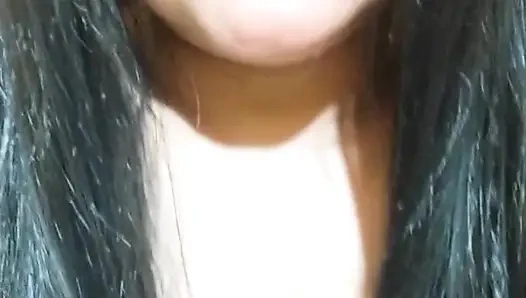 Frau mit dickem arsch in einem roten tanga will einen typen ficken, der in ihr beenden wird