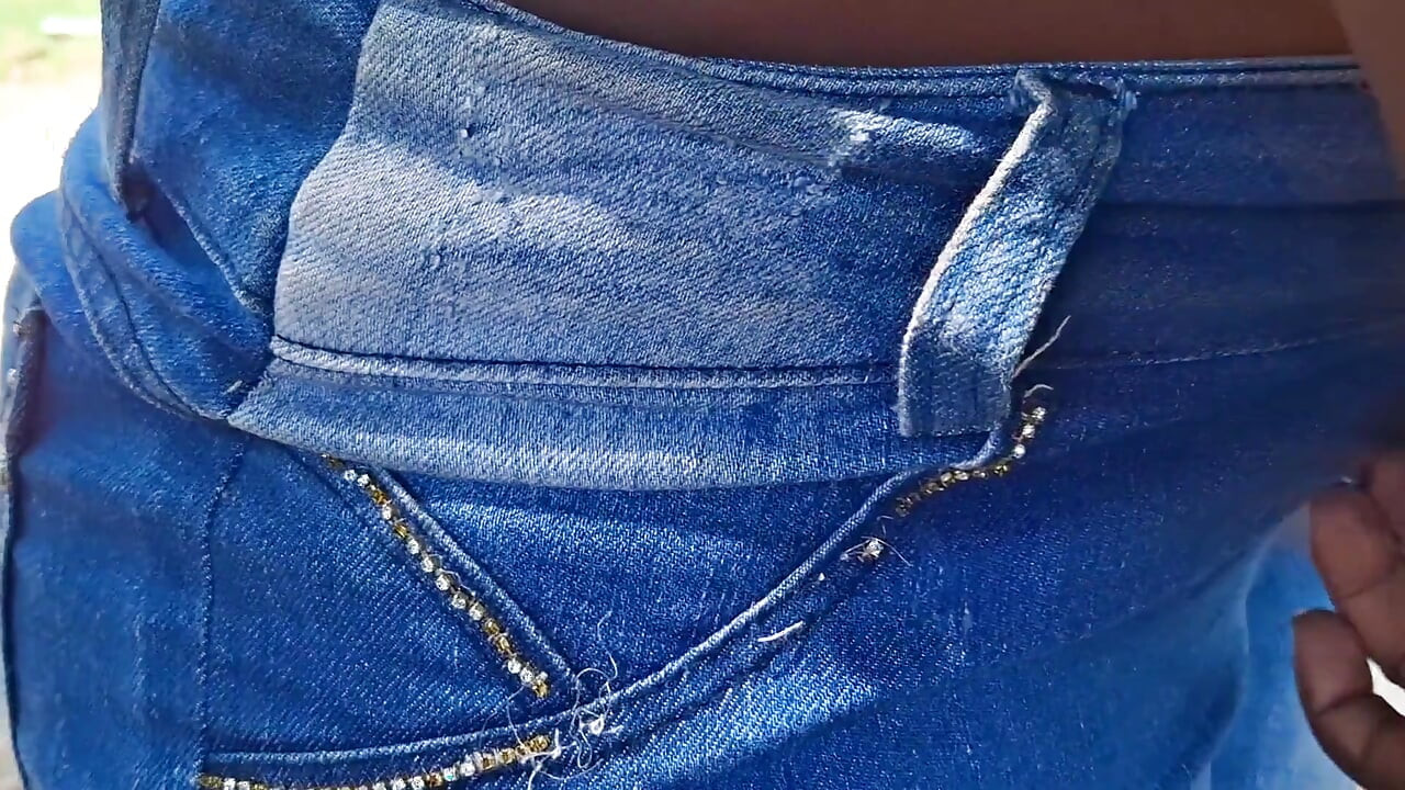 Ven a follar a esta perra, ella está dando bolas a todos en el vecindario