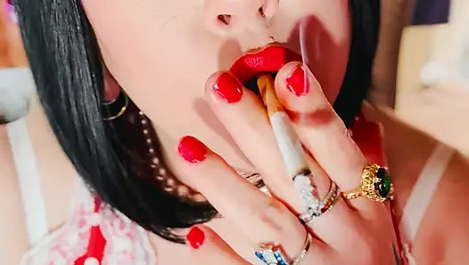 Sigara içen kraliçen Tina Snua'nın sigara içme talimatları. Benimle sigara - sallayarak sürüklenen snap inhales