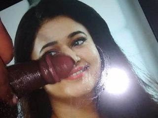 Poonam bajwa spitting yağlı siyah horoz 1
