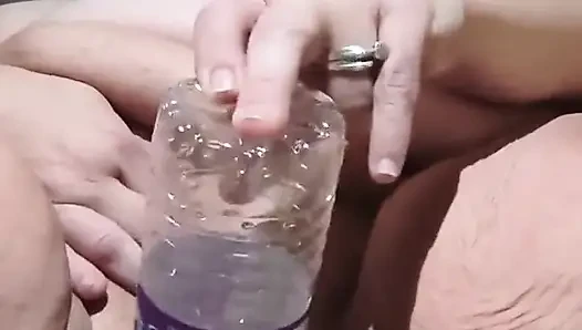 Pelacur ngentot pakai botol lagi!