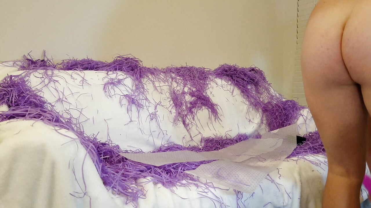 Tip heterosexual care folosește un vibrator roz