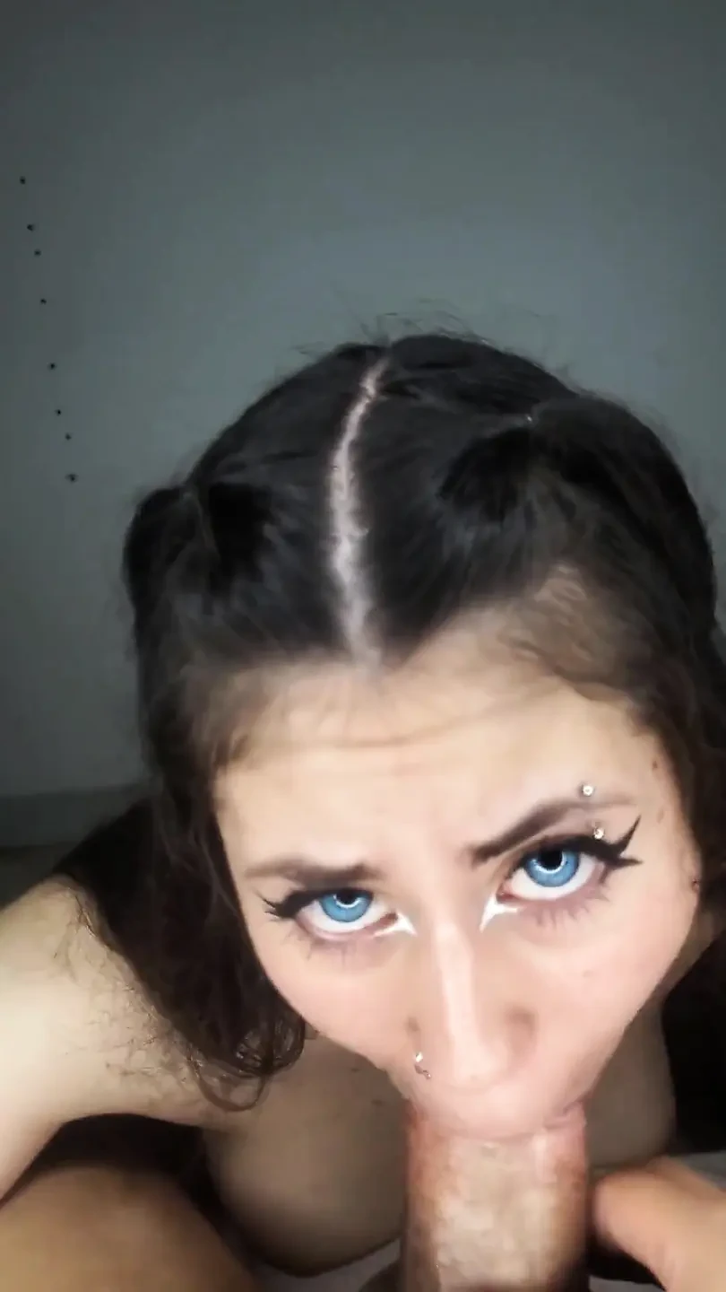 The Beautiful 18yo Loves Getting All the Cum From Cock