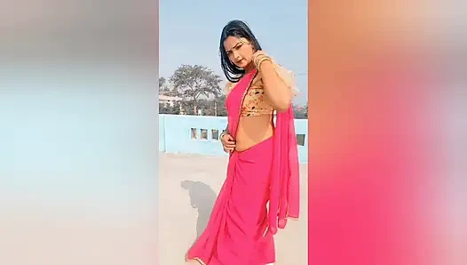 Saali'nin seksi vücudu tarafından baştan çıkarılan yarak jija ji sıkı amcığını ve götünü sikiyor Hintçe ses
