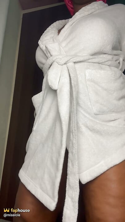 발정난 엉덩이를 깨웠기 때문에 당신을 위해 무언가를 만들었습니다.