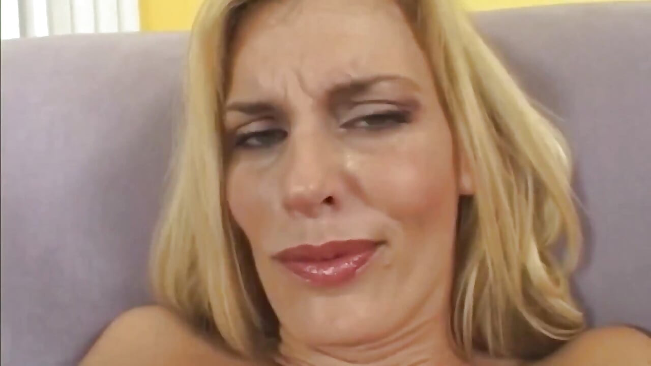 Extra Juicy Big Tit Blonde Gets Her Long Clit Sucked