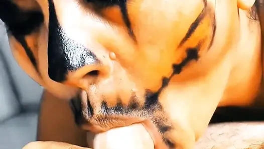 Одержимая горячая соседка делает лучший минет со спермой в ее рту и глотает все это. ASMR стонет и глотает сперму