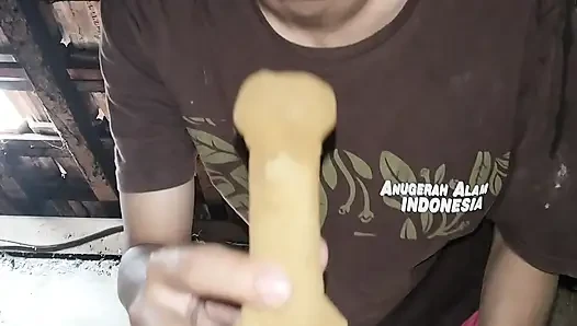 Kendi evinin tavanında mastürbasyon yapıyor