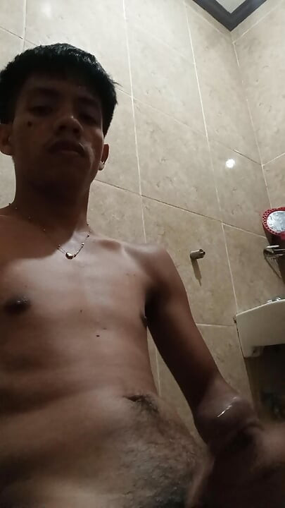 Jameson’s Steamy Solo Shower Wank & Explosive Cumshot