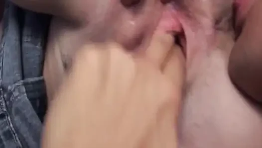 Olgun orta yaşlı seksi kadın bilardo masasında derin yarak alıyor