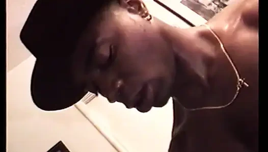 Bintang semok kulit putih dengan lingerie seksi suka kontol hitam besar kekasihnya