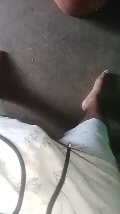 Desi dečko u kući kad je sam.