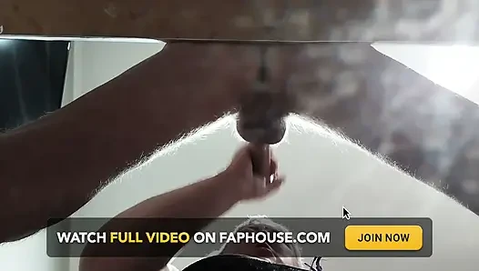 Mulut ibu tiriku dicrot sperma hangat setelah nyepong kontol