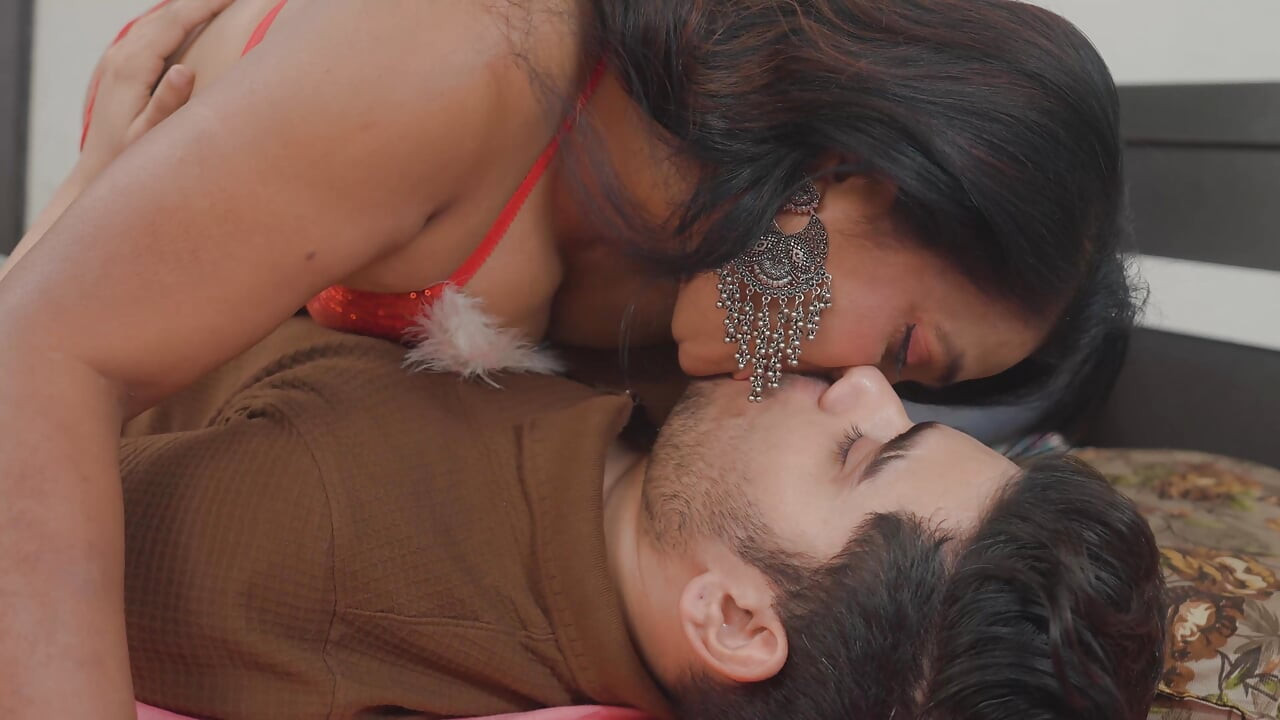 Beutyfull bhabhi ne do ladko ko bula kar bujhayi apne jism ki pyas hardcore sex