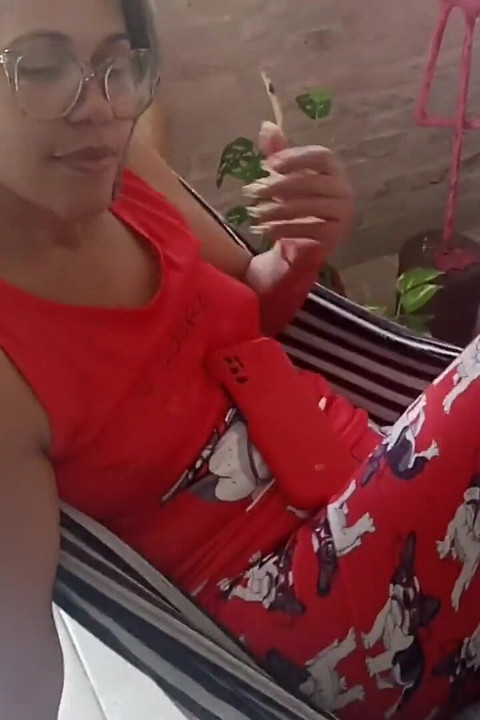 Buraya gel de yarağını çok iyi emeyim.