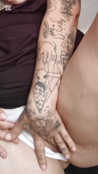 Zgodna latina sa ogromnim dupetom