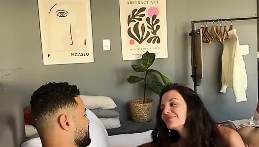 Aku tiba-tiba bangun dan kontolnya habis-habisan sampai dia mengerang keenakan