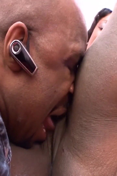 एक शब्द मत बोलो... या मैं अपने बड़े गांड के साथ तुम्हारे लंड को कुचल देता हूँ! -वॉल्यूम #01