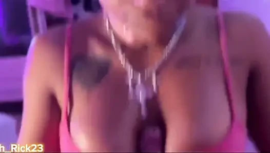 Gadis nakal ini nyepong kontolku enak banget