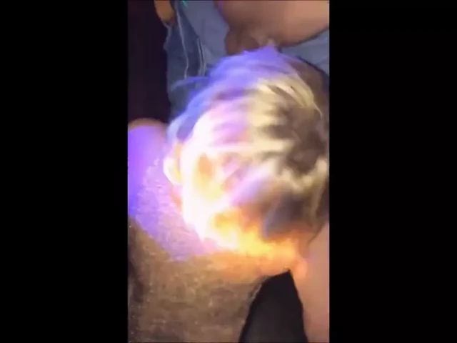Sa femme suces des bites avec ejacs au milieu du club
