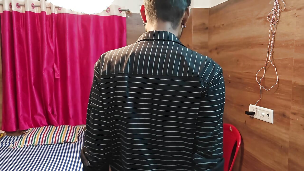 Indianka Bhabhi przyłapana na seksie z zagranicznym facetem w hotelu, a jej wideo przeszło wirusowe