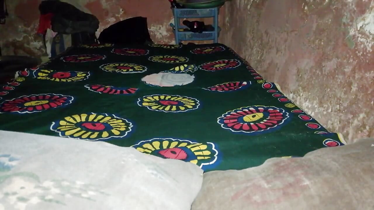Mijn lul hard maken en mijn bed neuken