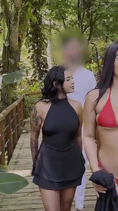 핫한 쓰리섬에서 자지 미국을 타기 위해 섹시한 라틴계 배다른 여동생 팀 | 흑인 대물 자지와 섹스하는 흑인 대물