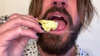 Vore фетиш - Casey поедает апельсины, часть6, видео 1