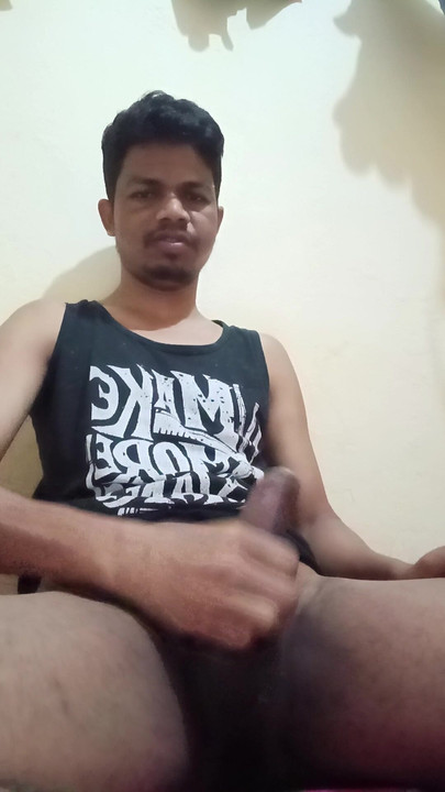 Indijski Desi dečko svršava u spavaćoj sobi