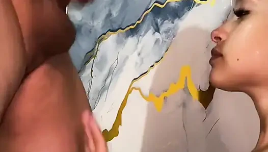 Dia pikir dia mencuri sesuatu dariku dan akhirnya meniduri aku dan aku mengisap penisnya