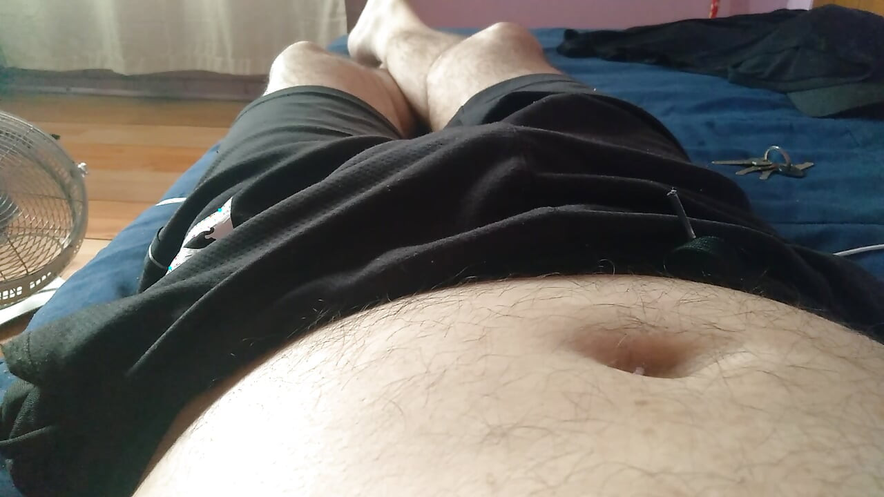 Λατίνος ομοφυλόφιλος αυνανίζει τον τεράστιο πούτσο του μέχρι να νιώσει τη μέγιστη ευχαρίστηση