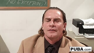 Después de la clase, lección especial para Dalia Sky