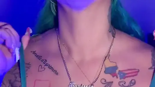 Bu seksi vücudu azdırıyor ve gösteriyor!!