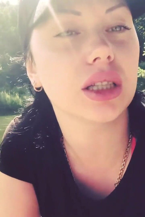 Cara de pata ao ar livre, tornando meus lábios muito maiores!