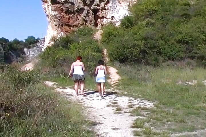 Ove dvije njemačke ljepotice došle su da pišaju i svršavaju zajedno