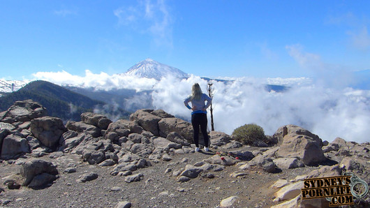 Pelacur pirang terangsang di gunung berapi teide di tenerife!