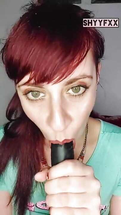 Shyyfxx在努力锻炼并出汗后操了我的私人教练! 角色扮演