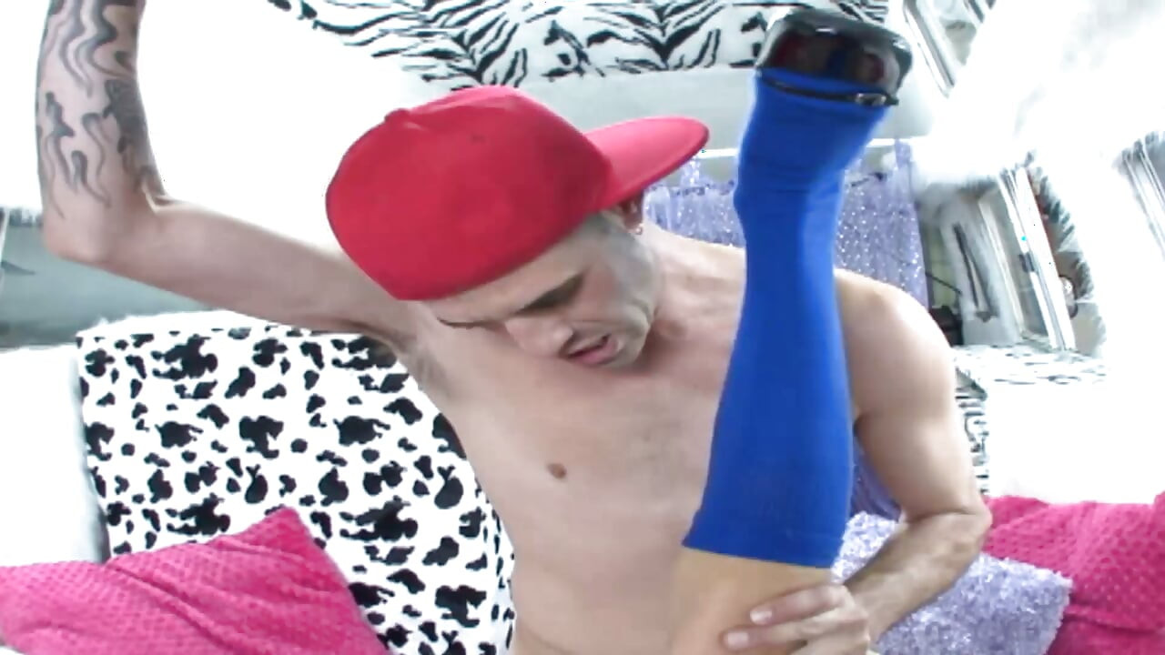 Sexy teen is getting fucked and facialized in ice cream truck