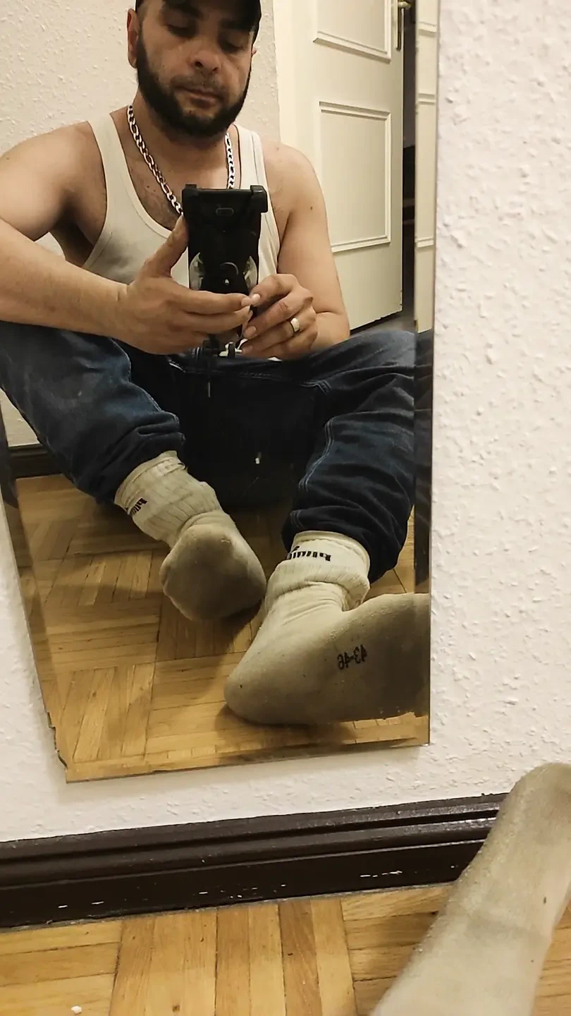 Dirty Pig Hammer on It, Pissing and Socks Toilet